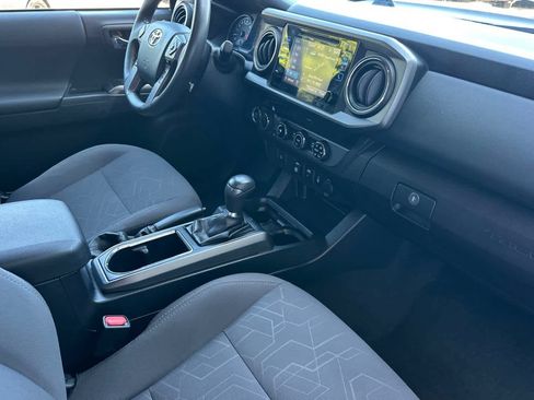 Used 2018 Toyota Tacoma TRD Off-Road AWD/4WD image 16