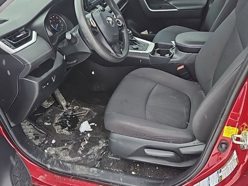 Used 2020 Toyota RAV4 LE w/ Carpet Mat Package image 11