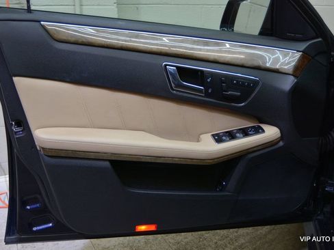 Used 2010 Mercedes-Benz E 350 4MATIC Sedan image 7