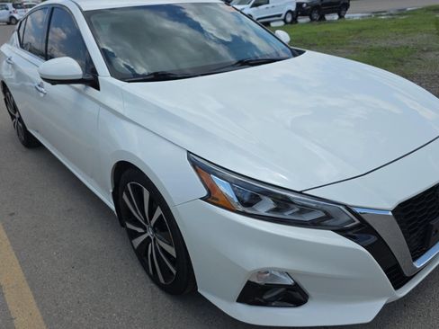 Used 2019 Nissan Altima 2.5 Platinum FWD image 3