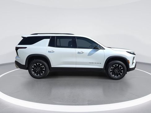 Used 2025 Chevrolet Traverse Z71 w/ Driver Confidence Package AWD/4WD image 2