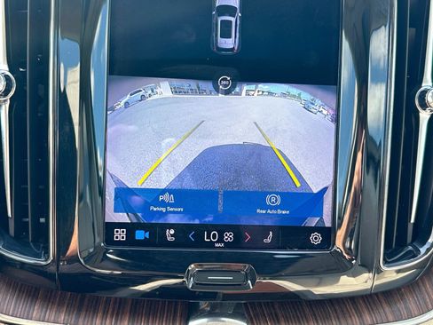 Certified 2022 Volvo XC60 B5 Momentum w/ Advanced Package image 25