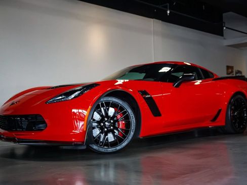 Used 2019 Chevrolet Corvette Z06 RWD image 1