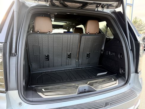 New 2025 Chevrolet Tahoe High Country AWD/4WD image 5