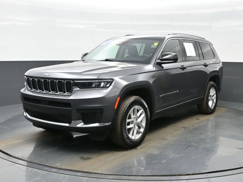 Used 2024 Jeep Grand Cherokee L Laredo w/ Luxury Tech Group I image 2
