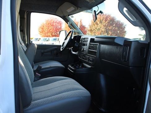 Used 2022 Chevrolet Express 4500 Extended w/ Power Convenience Package image 25