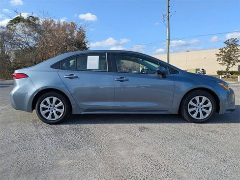 Used 2022 Toyota Corolla LE image 8