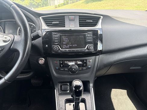 Used 2018 Nissan Sentra SV FWD image 16