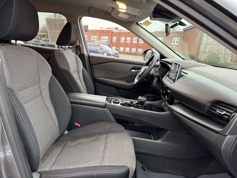 Used 2021 Nissan Rogue SV image 36