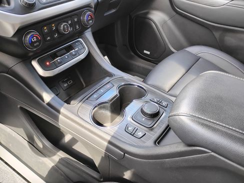 Used 2023 GMC Acadia SLT w/ LPO, Floor Liner Package FWD image 21
