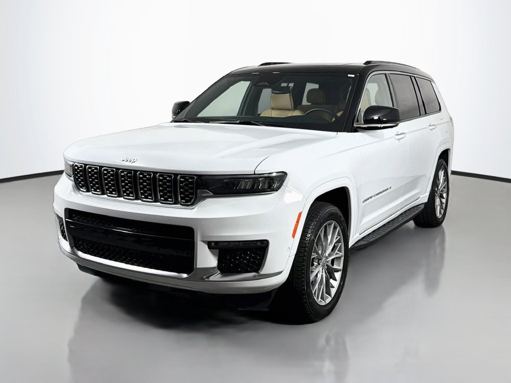 Used 2025 Jeep Grand Cherokee L Summit w/ Luxury Tech Group V AWD/4WD image 3