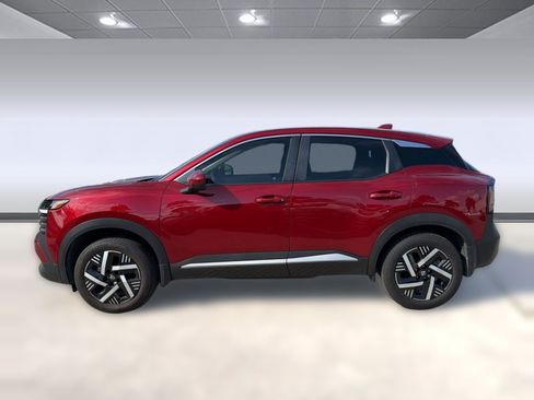 Used 2025 Nissan Kicks SV FWD image 2