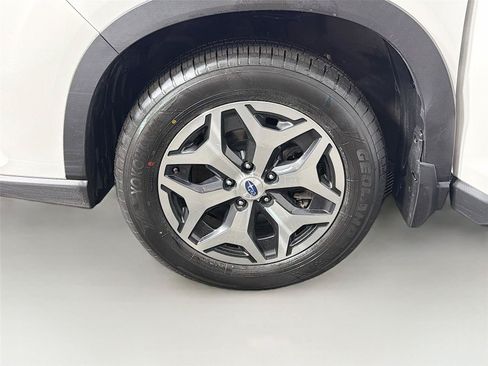 Used 2023 Subaru Forester Premium AWD/4WD image 33