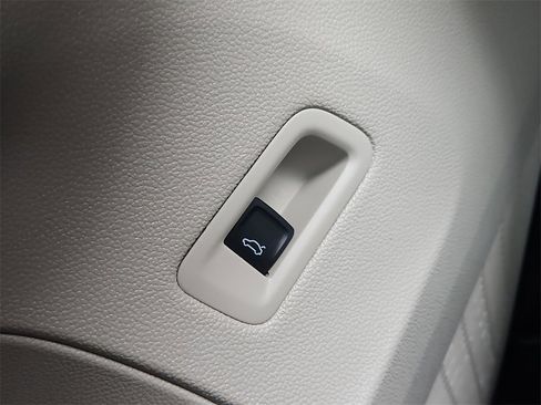 New 2025 Volkswagen Atlas SEL Premium R-Line image 17