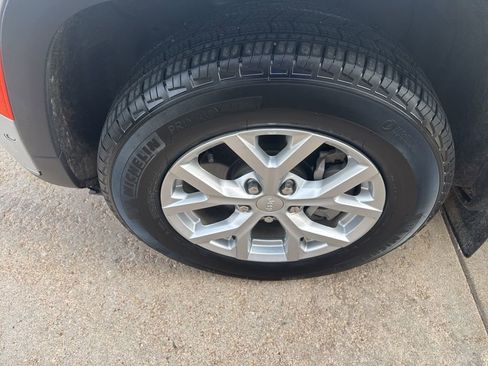 Certified 2023 Jeep Grand Cherokee L Limited w/ Luxury Tech Group II image 8