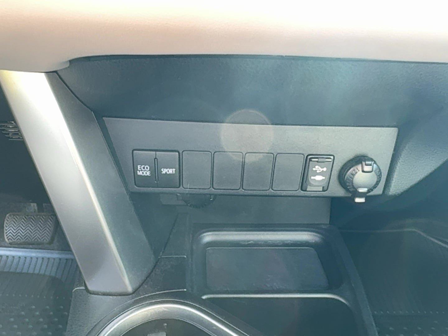 Used 2017 Toyota RAV4 XLE w/ All Weather Liner Package AWD/4WD image 28