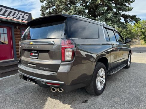Used 2021 Chevrolet Suburban Premier w/ Premium Package AWD/4WD image 5