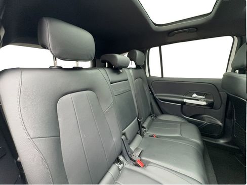 Used 2022 Mercedes-Benz GLB 250 4MATIC w/ Premium Package Lite image 26