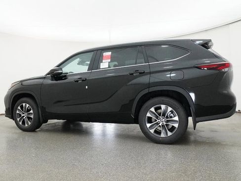 New 2026 Toyota Highlander XLE AWD/4WD image 3