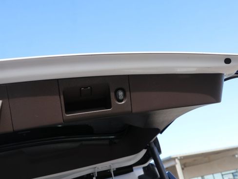 Used 2019 GMC Yukon Denali w/ Denali Ultimate Package AWD/4WD image 34