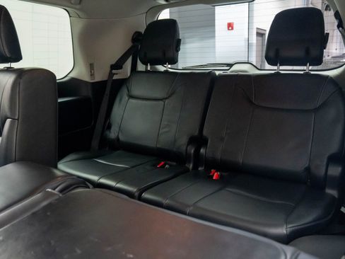 Used 2014 Lexus LX 570 4WD w/ Luxury Package image 20