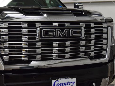 Used 2025 GMC Sierra 2500 Denali w/ Denali Reserve Package AWD/4WD image 11