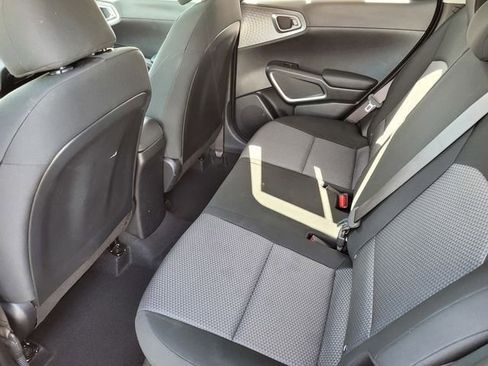 Used 2025 Kia Soul S FWD image 17