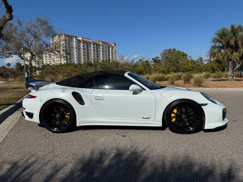 Used 2015 Porsche 911 Turbo S image 17