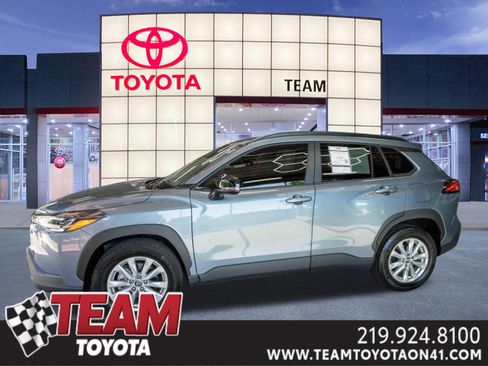 Used 2025 Toyota Corolla Cross LE FWD image 1