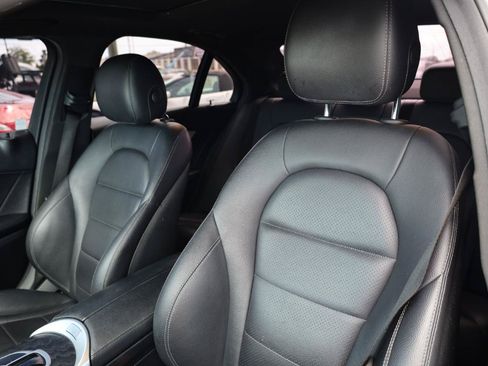 Used 2020 Mercedes-Benz C 300 Sedan w/ AMG Line image 6