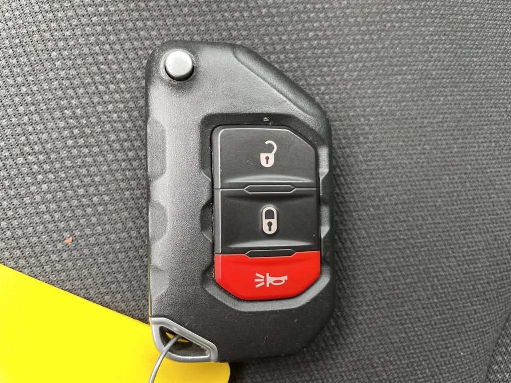 Used 2022 Jeep Wrangler Unlimited Sahara AWD/4WD image 21