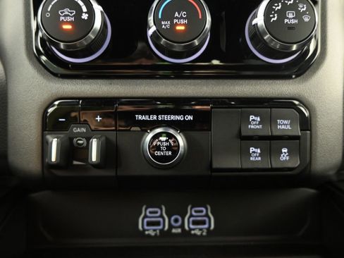 Used 2025 RAM 1500 Big Horn AWD/4WD image 29