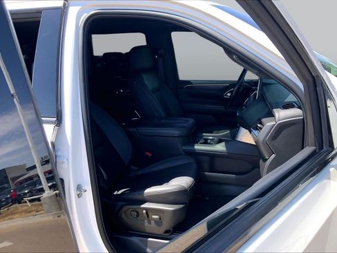 Used 2022 Chevrolet Tahoe Z71 w/ Luxury Package AWD/4WD image 9