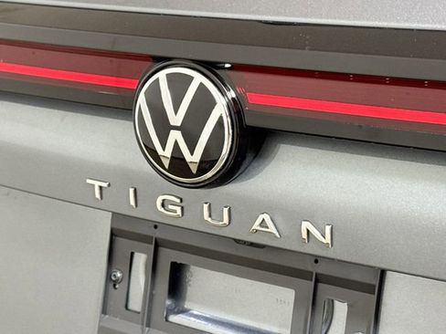 New 2026 Volkswagen Tiguan SE image 17