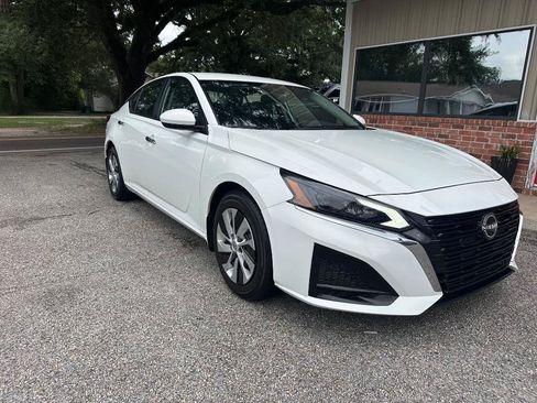 Used 2023 Nissan Altima 2.5 S FWD image 1
