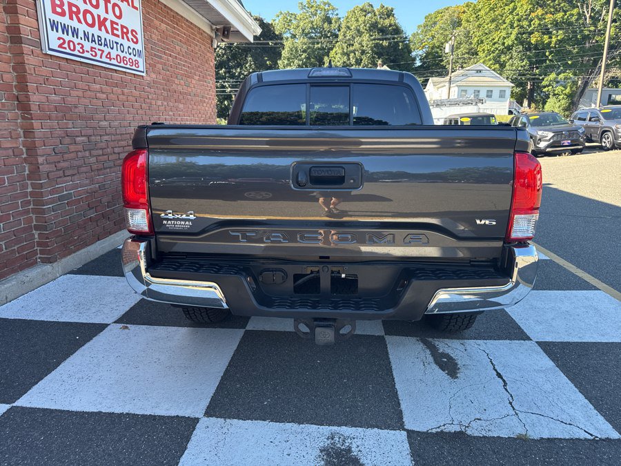 Used 2017 Toyota Tacoma SR5 w/ Tow Package AWD/4WD image 11