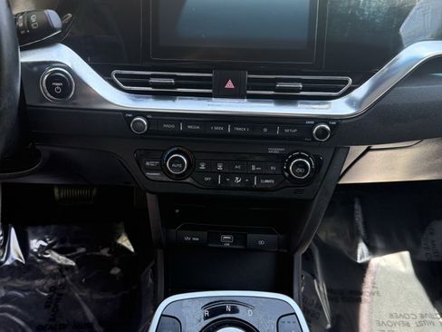 Used 2022 Kia Niro EX w/ Cold Weather Package FWD image 15