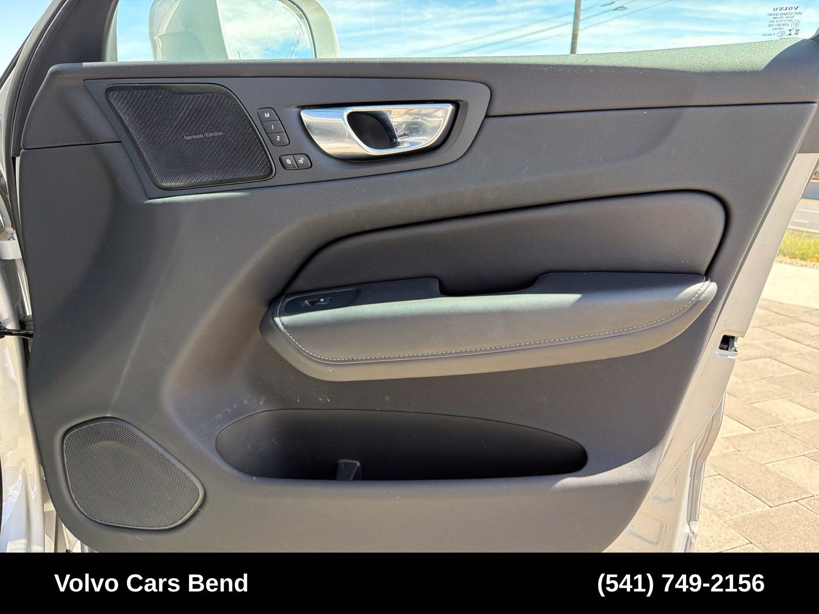 Used 2023 Volvo XC60 B5 Ultimate w/ Climate Package AWD/4WD image 25