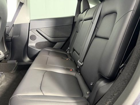 Used 2025 Tesla Model Y Long Range image 25