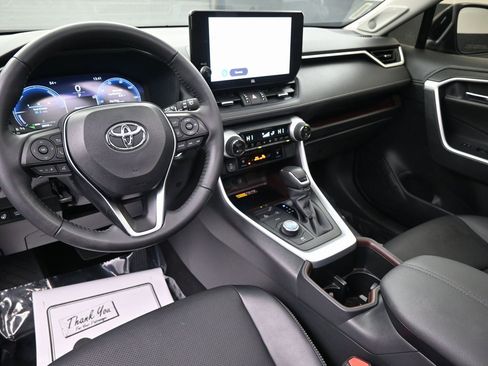 Used 2023 Toyota RAV4 Limited image 10
