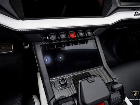Used 2025 Lamborghini Urus SE image 28