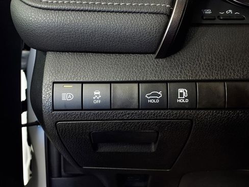 Used 2024 Toyota Camry SE image 13