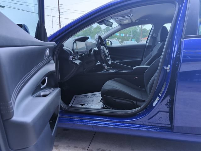Used 2023 Hyundai Elantra SEL w/ Convenience Package FWD image 11