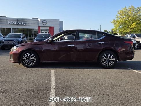 Used 2025 Nissan Altima 2.5 SV FWD image 2