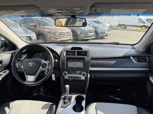 Used 2014 Toyota Camry SE w/ Moonroof Package FWD image 15