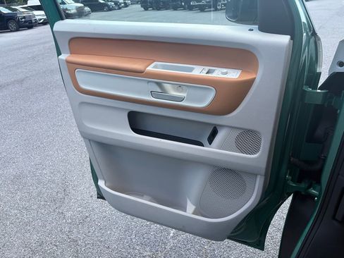 New 2025 Volkswagen ID. Buzz 1st Edition image 33