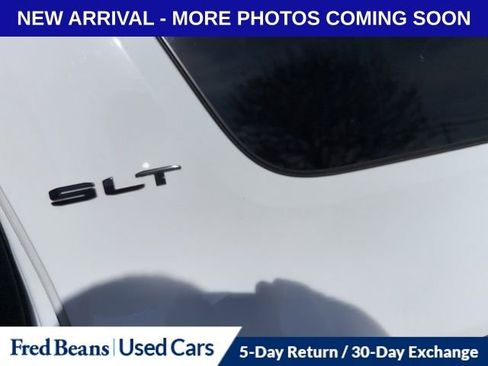 Used 2023 GMC Acadia SLT w/ Elevation Edition image 12