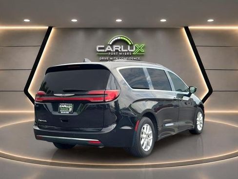 Used 2022 Chrysler Pacifica Touring-L FWD image 4
