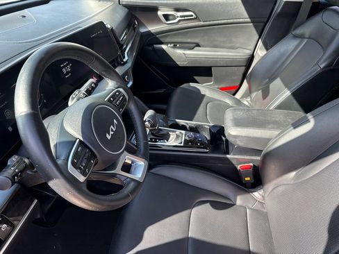 Used 2025 Kia Sportage EX FWD image 17