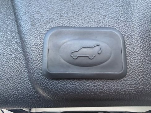 Used 2011 Buick Enclave CXL image 30